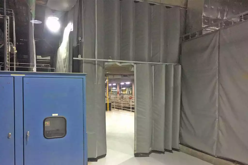 Acoustic - Single Barrier Retractable Curtain